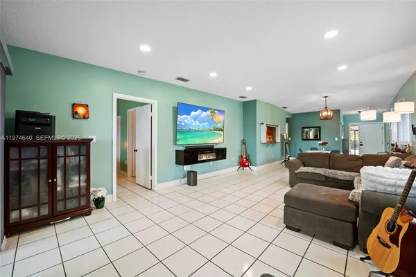 $2,900 | 6225 Northwest 190th Terrace, Hialeah, FL 33015