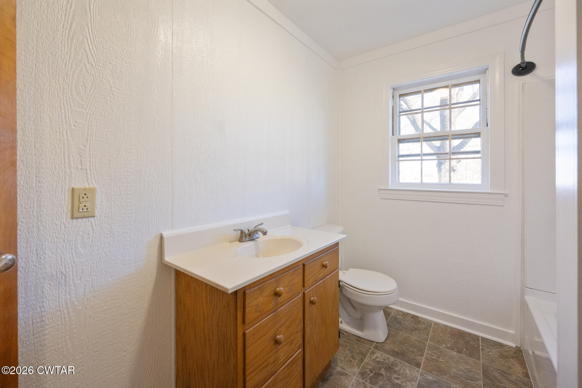 18810 West Main Street Huntingdon, TN 38344 - Photo 22 of 34 a bathroom with a toilet sink and mirror