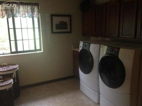 10284 Fenton Road Fenton, MI 48430 - Photo 24 of 32 20441817-23.JPG