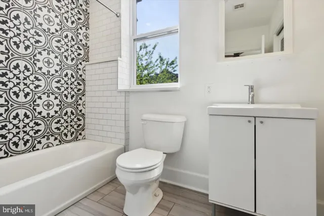 a bathroom with a toilet and a bathtub