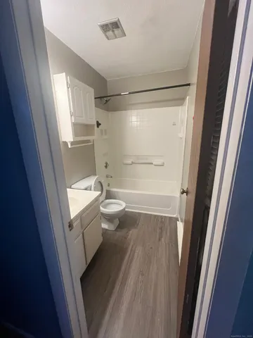 $1,800 | 72 Buddington Road, Unit 8, Groton, CT 06340