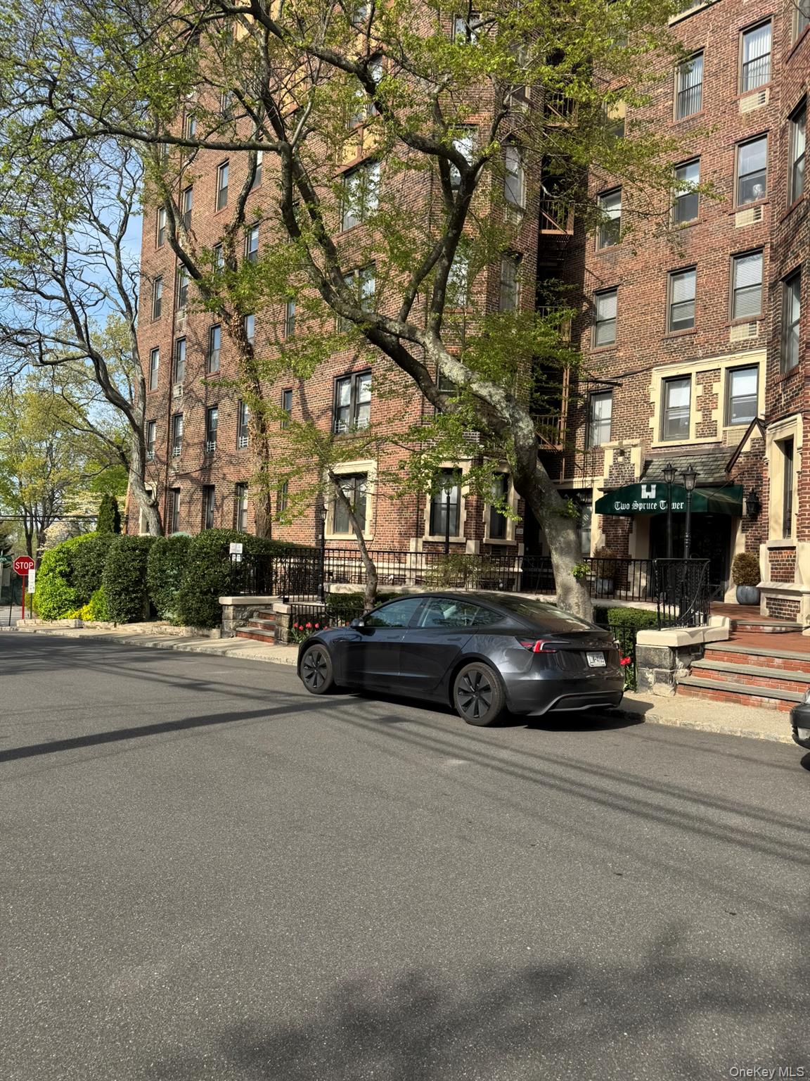 2 Spruce Street, Unit 1H Great Neck, NY 11021 - Photo 2 of 5