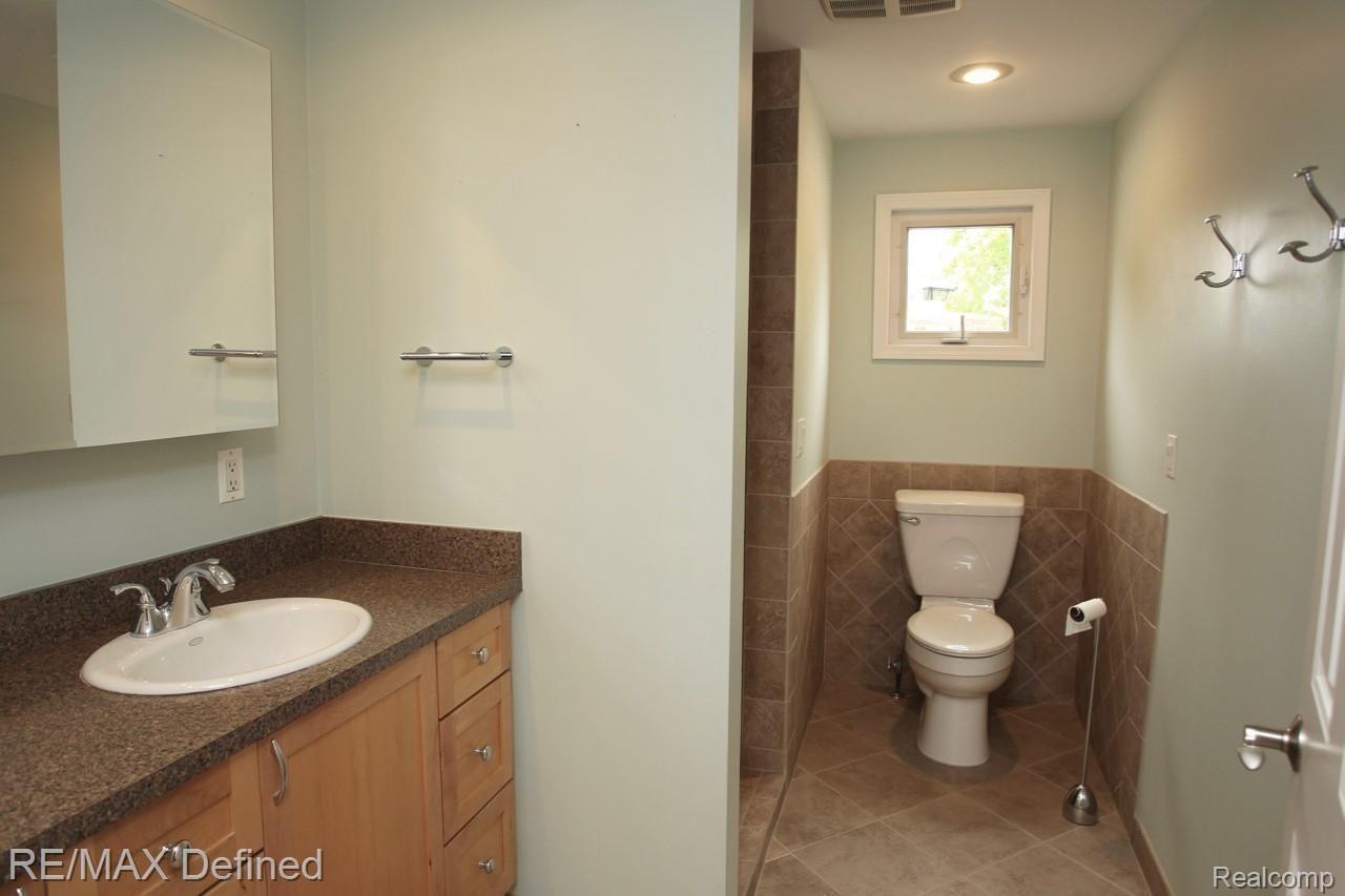 943 Downhill Lane Rochester, MI 48307 - Photo 25 of 43 AJ5E0784.jpg