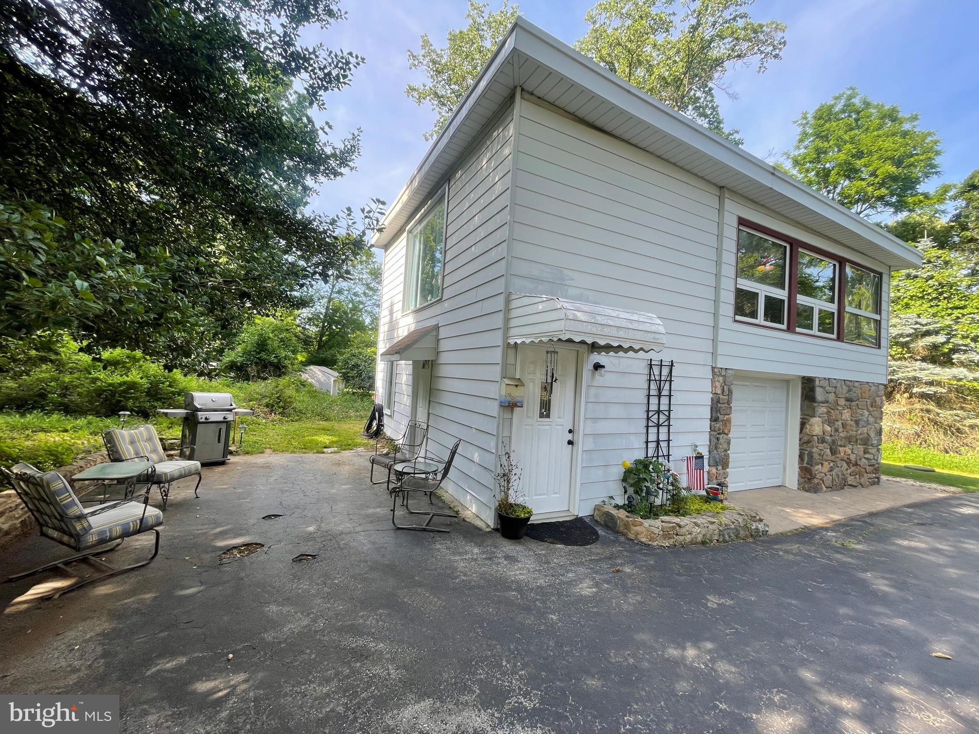 120 Diamond Rock Road Phoenixville, PA 19460 - Photo 51 of 86 Garage, Office, Studio, Guests - what do u need?