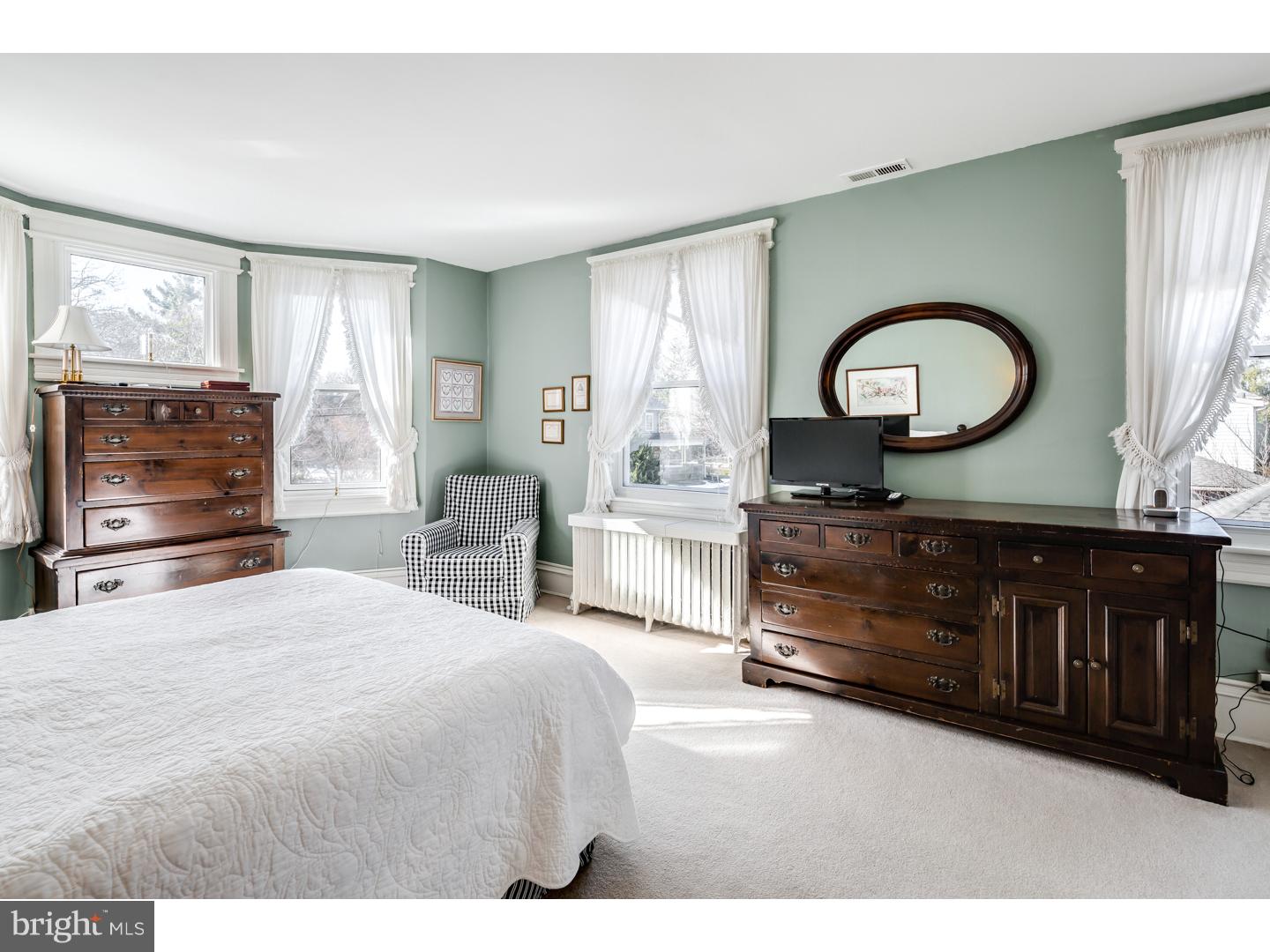 127 Lafayette Avenue Haddonfield, NJ 08033 - Photo 15 of 25 a bedroom with a bed and a dresser