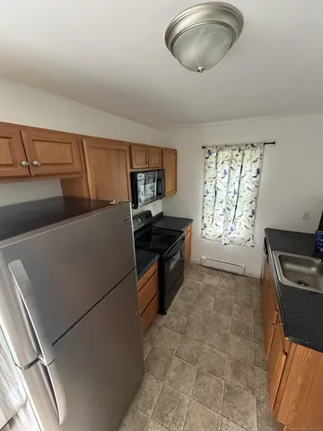 $1,650 | 91 Reynolds Bridge Road, Unit B, Thomaston, CT 06787