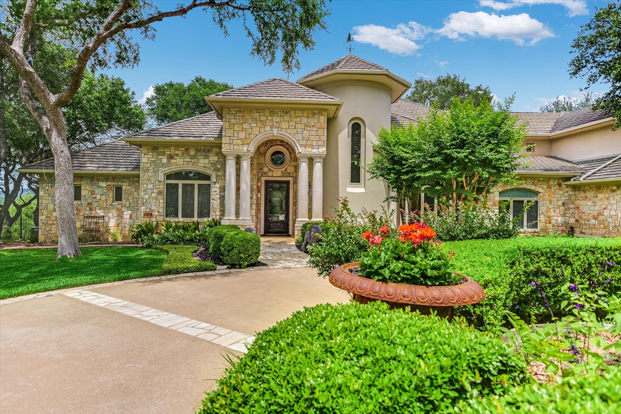 4646 Rockcliff Road Austin, TX 78746 - Photo 3 of 37