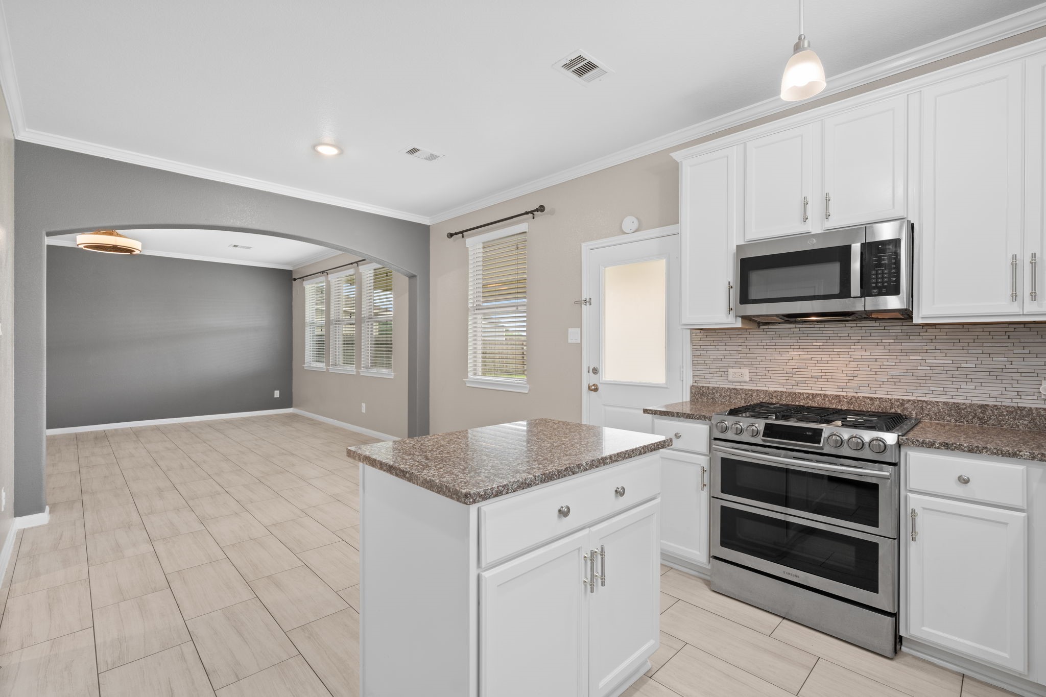 12515 SIlverwood Springs Place Houston, TX 77014 - Photo 13 of 33