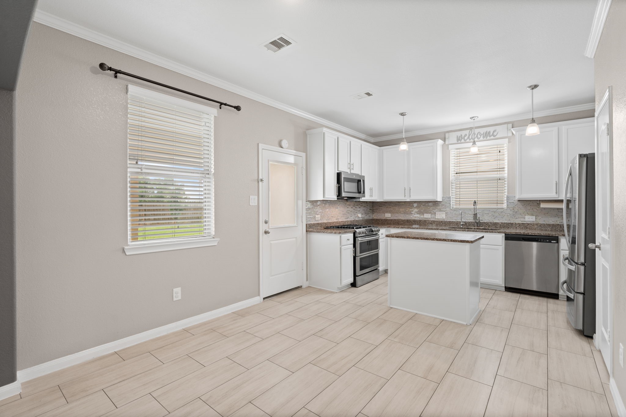 12515 SIlverwood Springs Place Houston, TX 77014 - Photo 14 of 33