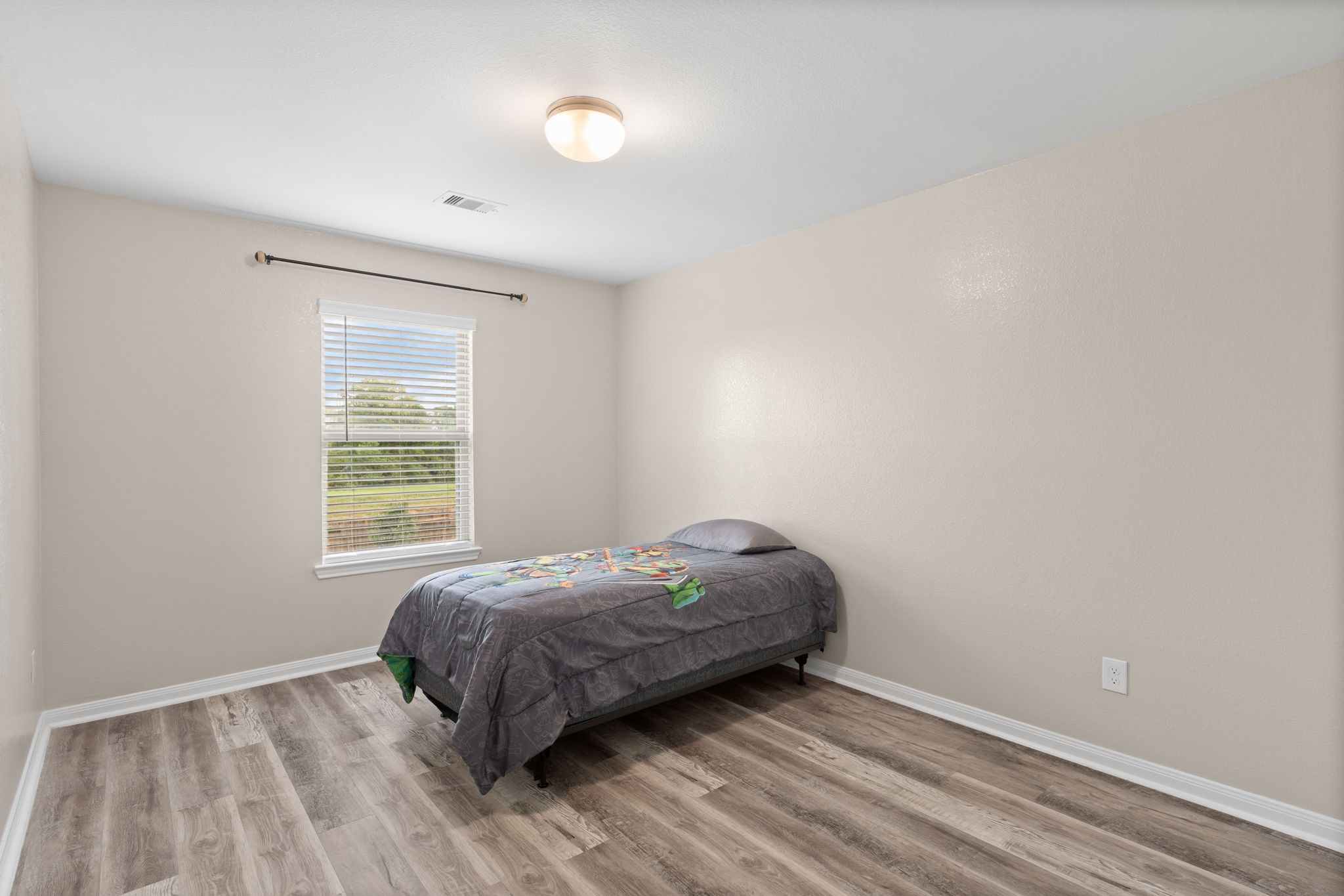 12515 SIlverwood Springs Place Houston, TX 77014 - Photo 28 of 33 3rd Bedroom