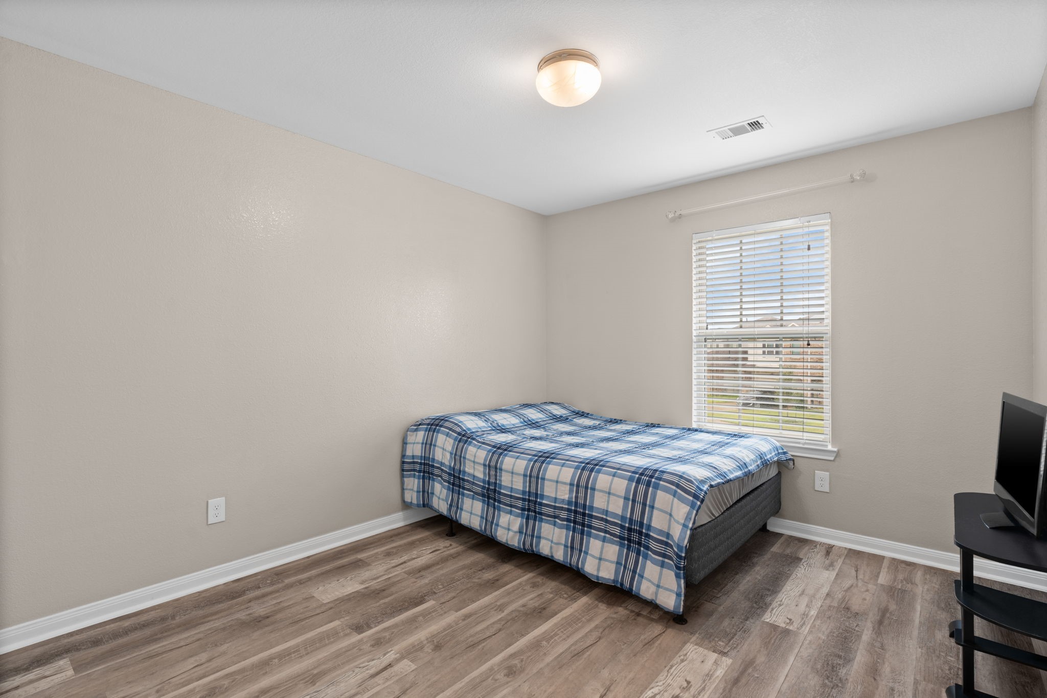 12515 SIlverwood Springs Place Houston, TX 77014 - Photo 29 of 33 4th Bedroom