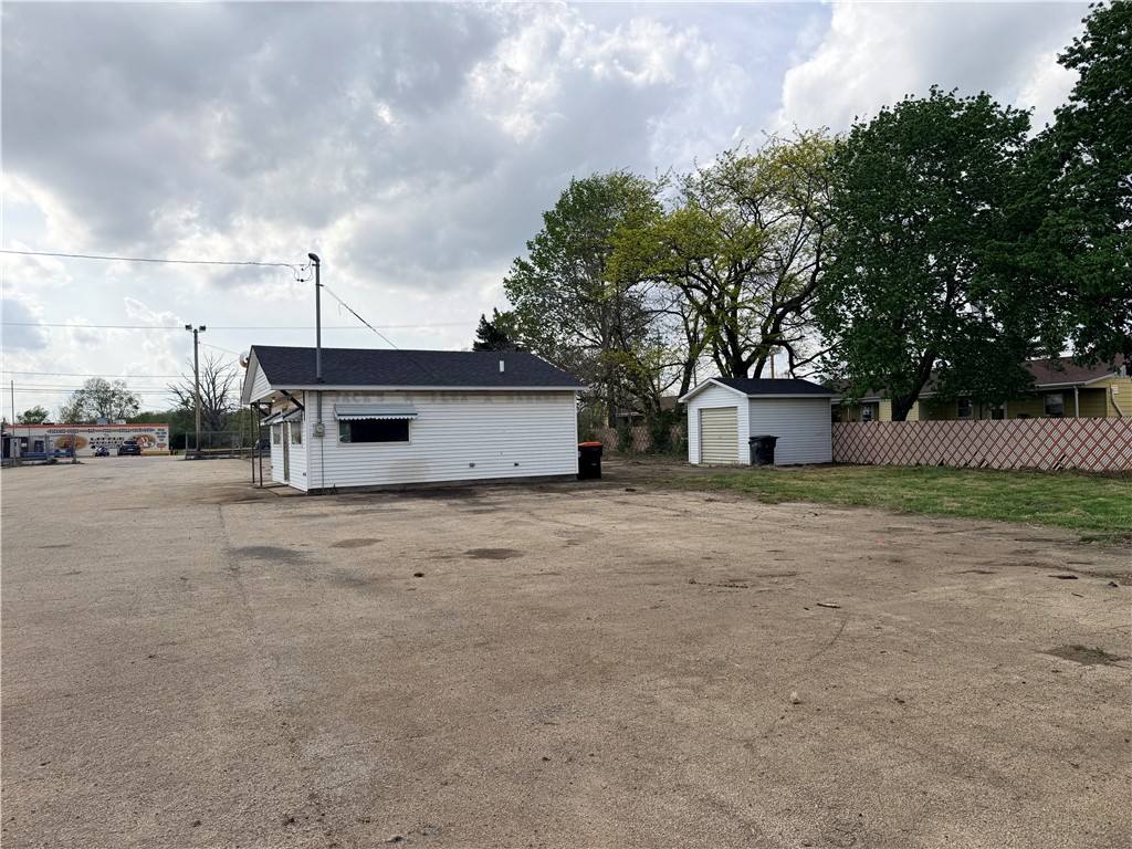 5 South Henning Road Danville, IL 61832 - Photo 2 of 10