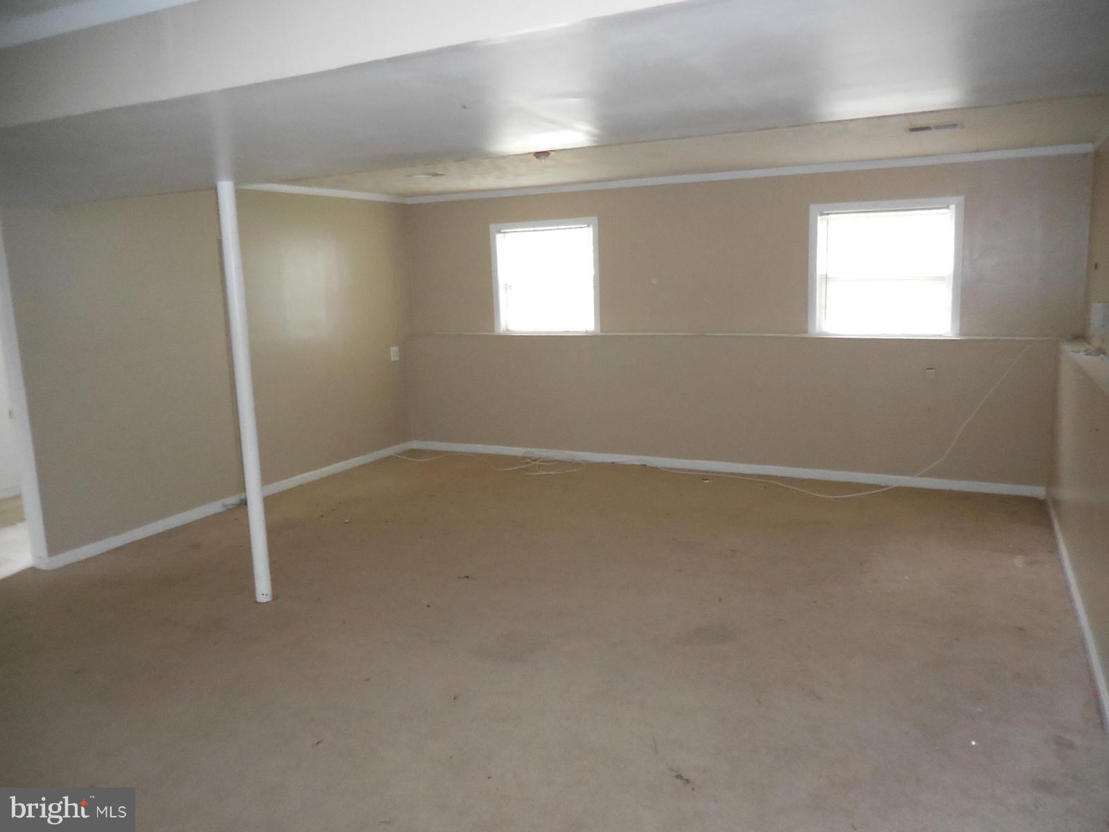 6322 Springbrook Lane Clinton, MD 20735 - Photo 7 of 9 an empty room with windows