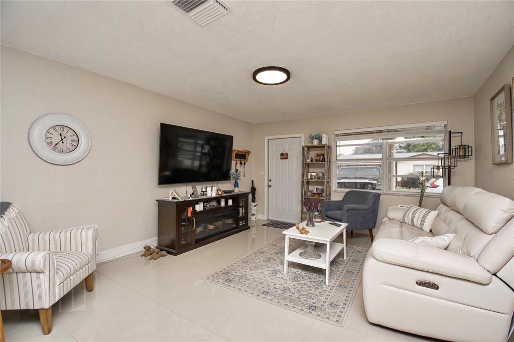 4944 Northwest 55th Street Tamarac, FL 33319 - Photo 14 of 51