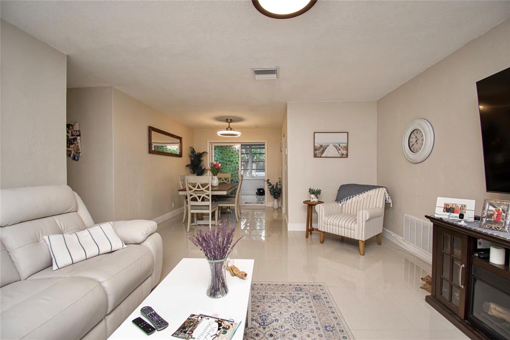 4944 Northwest 55th Street Tamarac, FL 33319 - Photo 15 of 51