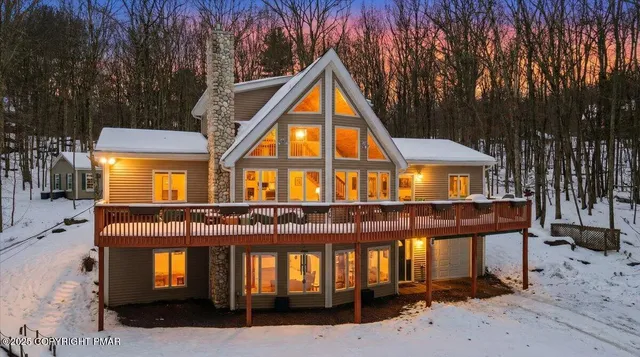 $699,985 | 115 Pioneer Drive, Lackawaxen, PA 18435