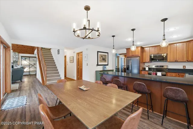 $699,985 | 115 Pioneer Drive, Lackawaxen, PA 18435