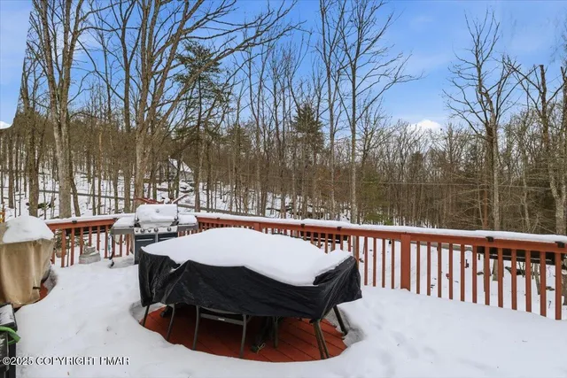 $699,985 | 115 Pioneer Drive, Lackawaxen, PA 18435