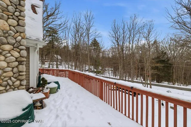 $699,985 | 115 Pioneer Drive, Lackawaxen, PA 18435