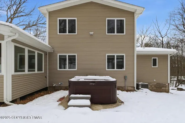 $699,985 | 115 Pioneer Drive, Lackawaxen, PA 18435