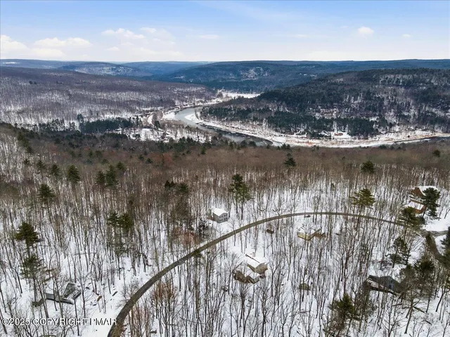 $699,985 | 115 Pioneer Drive, Lackawaxen, PA 18435