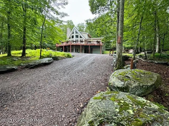 $699,985 | 115 Pioneer Drive, Lackawaxen, PA 18435