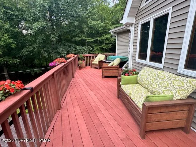 $699,985 | 115 Pioneer Drive, Lackawaxen, PA 18435