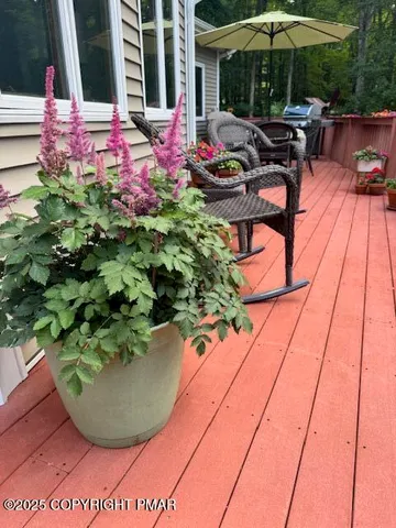 $699,985 | 115 Pioneer Drive, Lackawaxen, PA 18435