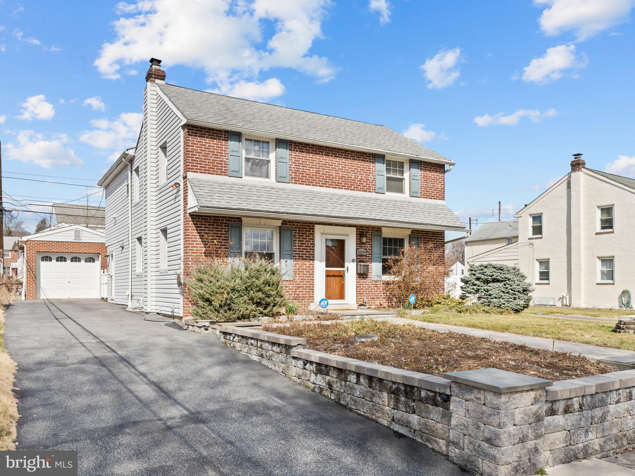 1009 Lamb Road Secane, PA 19018 - Photo 2 of 44