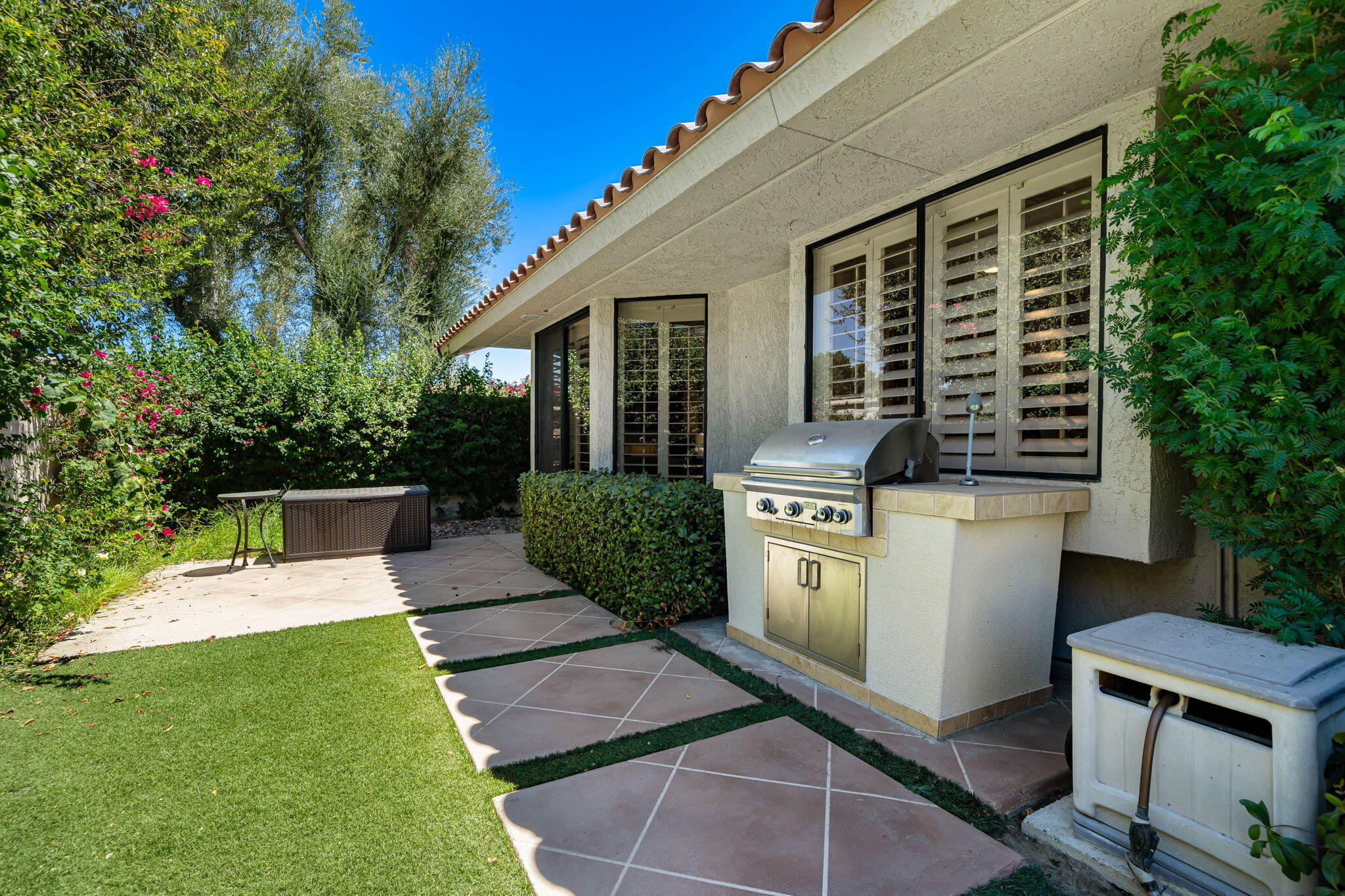 5 Stanford Drive Rancho Mirage, CA 92270 - Photo 31 of 53 a view of a patio with table and chairs with a small yard