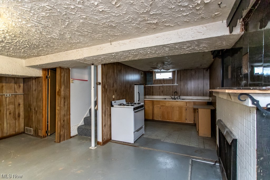 9459 Howland Springs Road Southeast Warren, OH 44484 - Photo 23 of 26 Gallery Image 23
