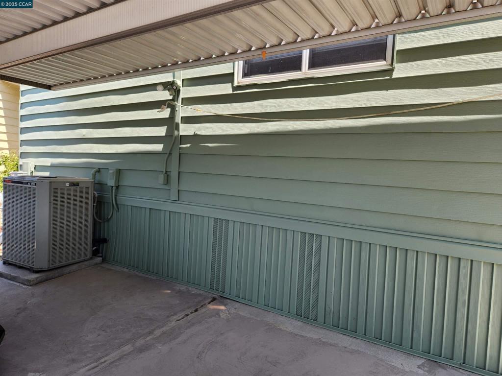 2113 Dalis Drive Concord, CA 94520 - Photo 22 of 22 a view of a balcony