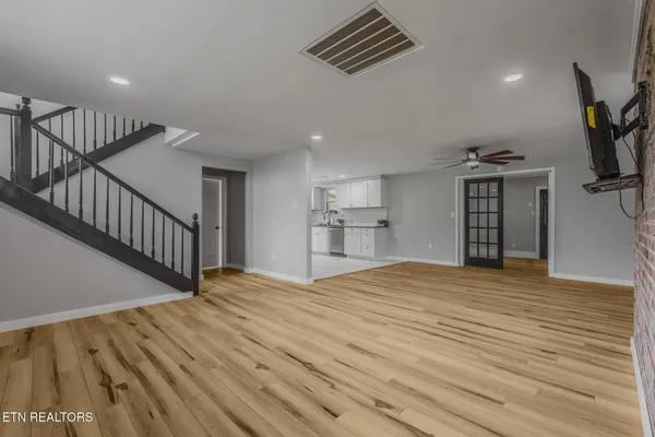 $429,999 | 330 Glenn Lane, Spring City, TN 37381