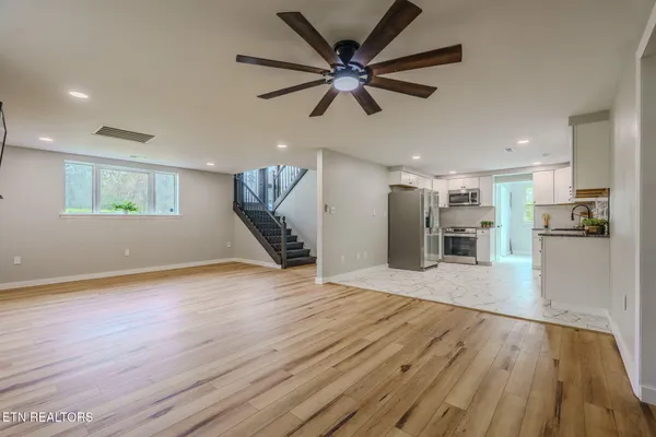 $429,999 | 330 Glenn Lane, Spring City, TN 37381
