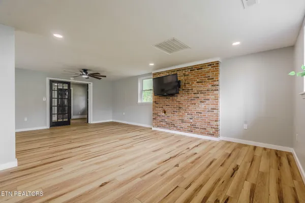 $429,999 | 330 Glenn Lane, Spring City, TN 37381