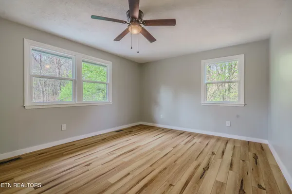 $429,999 | 330 Glenn Lane, Spring City, TN 37381