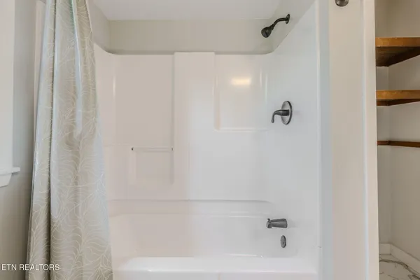 $429,999 | 330 Glenn Lane, Spring City, TN 37381