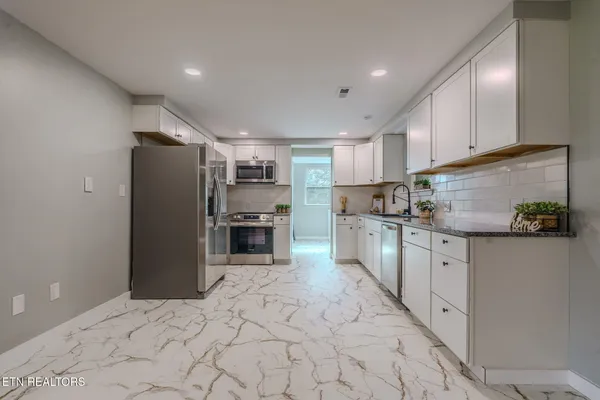 $429,999 | 330 Glenn Lane, Spring City, TN 37381