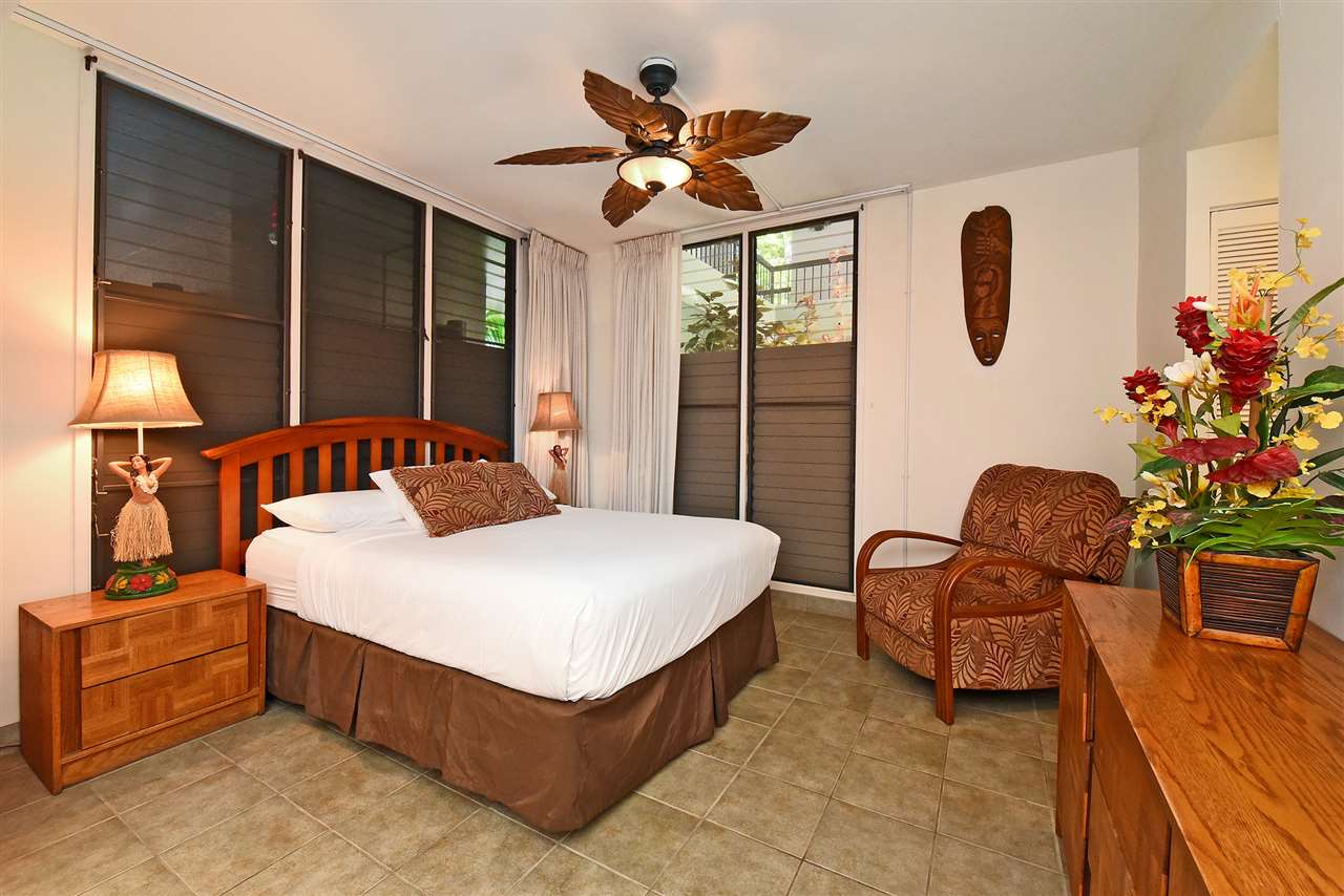 3875 Lower Honoapiilani Road, Unit B103 Lahaina, HI 96761 - Photo 20 of 30 a bedroom with a bed and dresser
