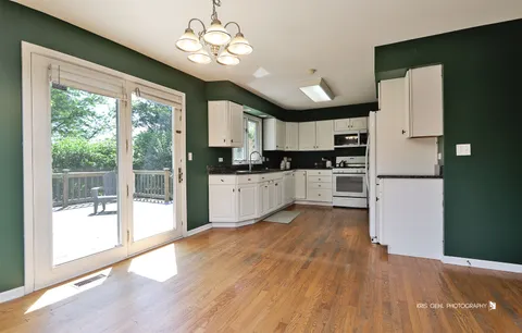 $419,900 | 4002 Acacia Drive, Crystal Lake, IL 60012