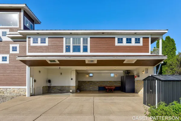 $699,950 | 2520 Air Park Drive, Zeeland, MI 49464