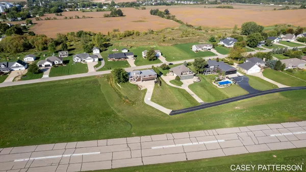 $699,950 | 2520 Air Park Drive, Zeeland, MI 49464