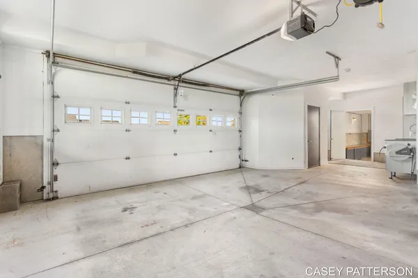 $699,950 | 2520 Air Park Drive, Zeeland, MI 49464