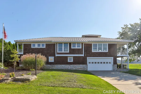 $699,950 | 2520 Air Park Drive, Zeeland, MI 49464