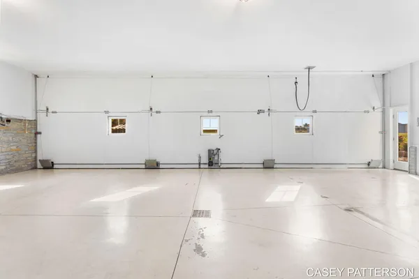 $699,950 | 2520 Air Park Drive, Zeeland, MI 49464