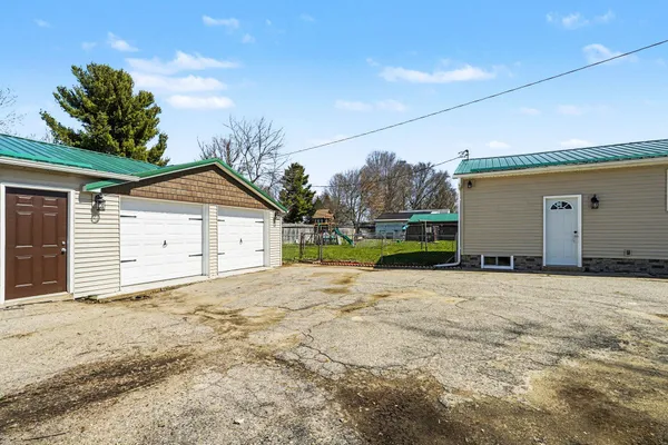 $219,000 | 617 East Eliza Street, Schoolcraft, MI 49087