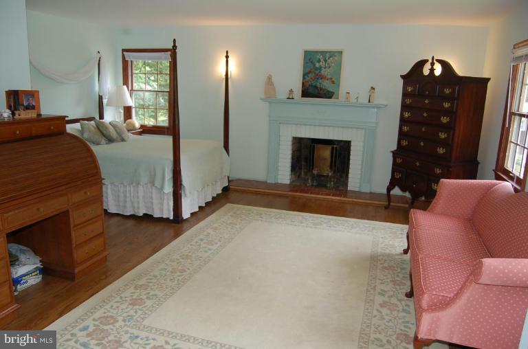 83 Chautaugua Road Arnold, MD 21012 - Photo 12 of 19 Master Bedroom