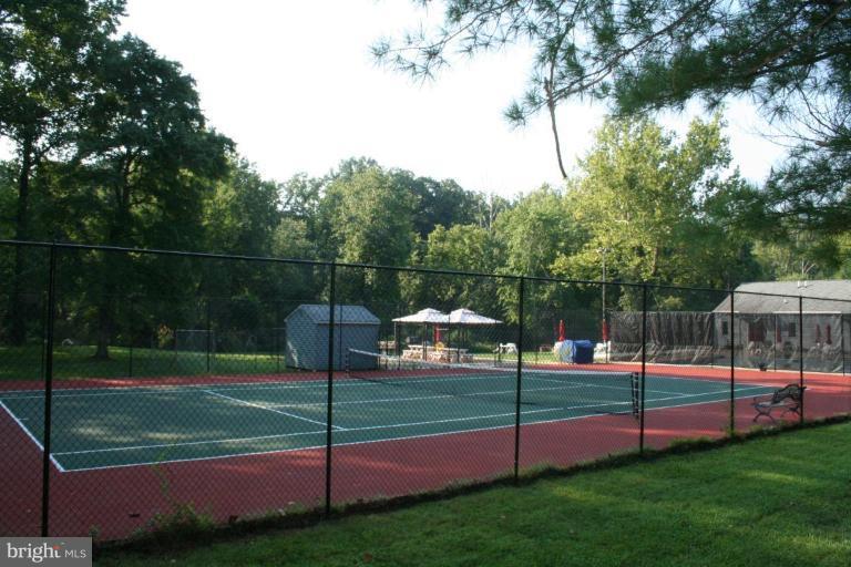 83 Chautaugua Road Arnold, MD 21012 - Photo 18 of 19 Community Tennis Court