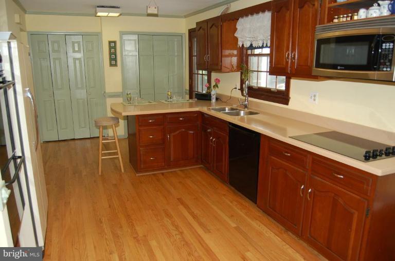 83 Chautaugua Road Arnold, MD 21012 - Photo 5 of 19 Kitchen