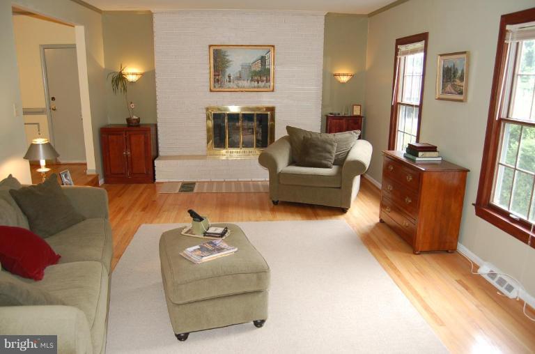 83 Chautaugua Road Arnold, MD 21012 - Photo 9 of 19 Family Room